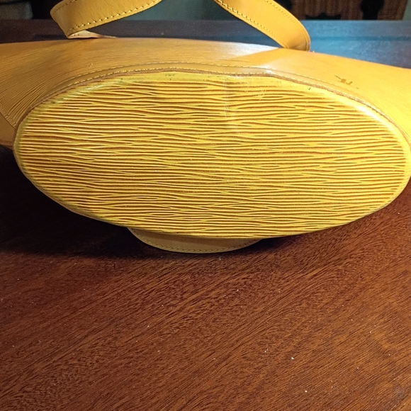 Louis Vuitton Yellow Tote Bag - Picture 7 of 16